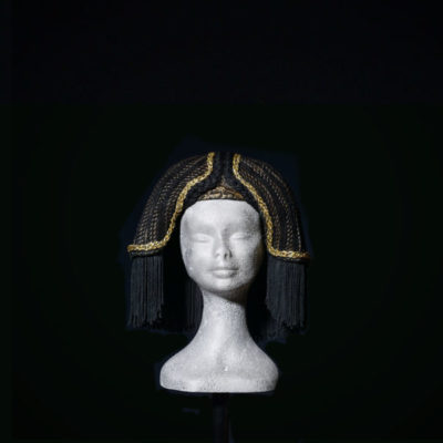 Parrucca Egitto forma trapezoidale e passamaneria
