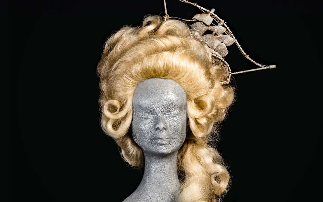 Parrucca con decorazione veliero