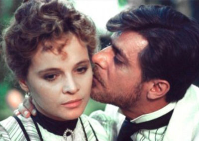 Scena del film L'innocente di Luchino Visconti con parrucche Rocchetti