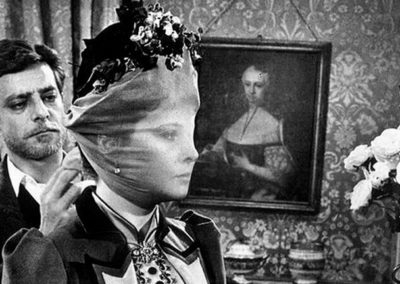 Scena del film L'innocente di Luchino Visconti con parrucche Rocchetti