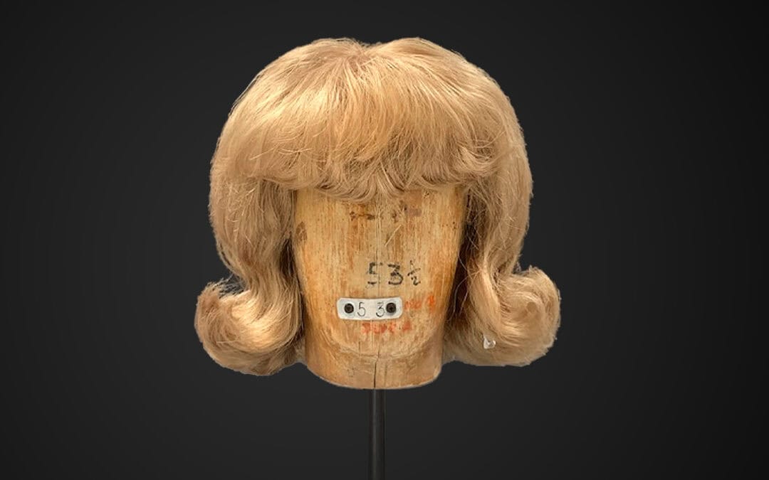 Parrucca bionda con frangia