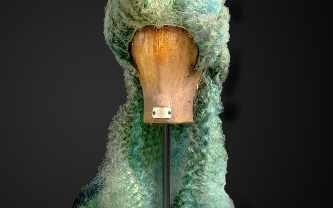 Parrucca con capelli lunghi colorati