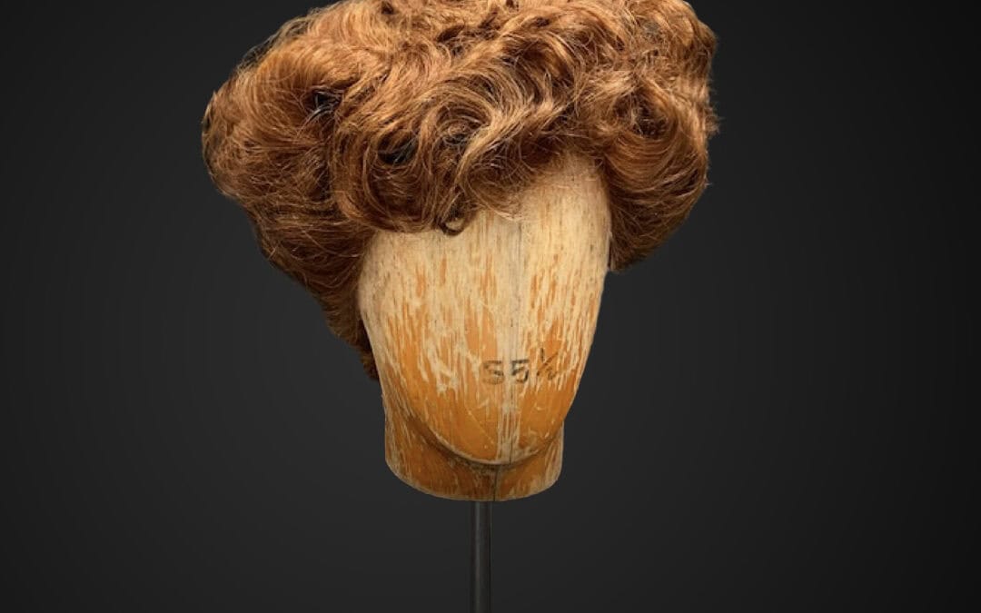 Parrucca castana con chignon