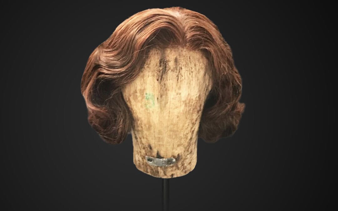 Parrucca castana ondulata