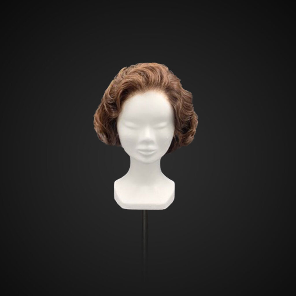 Parrucca da donna con veri capelli realizzata nel laboratorio di Rocchetti e Rocchetti a Roma