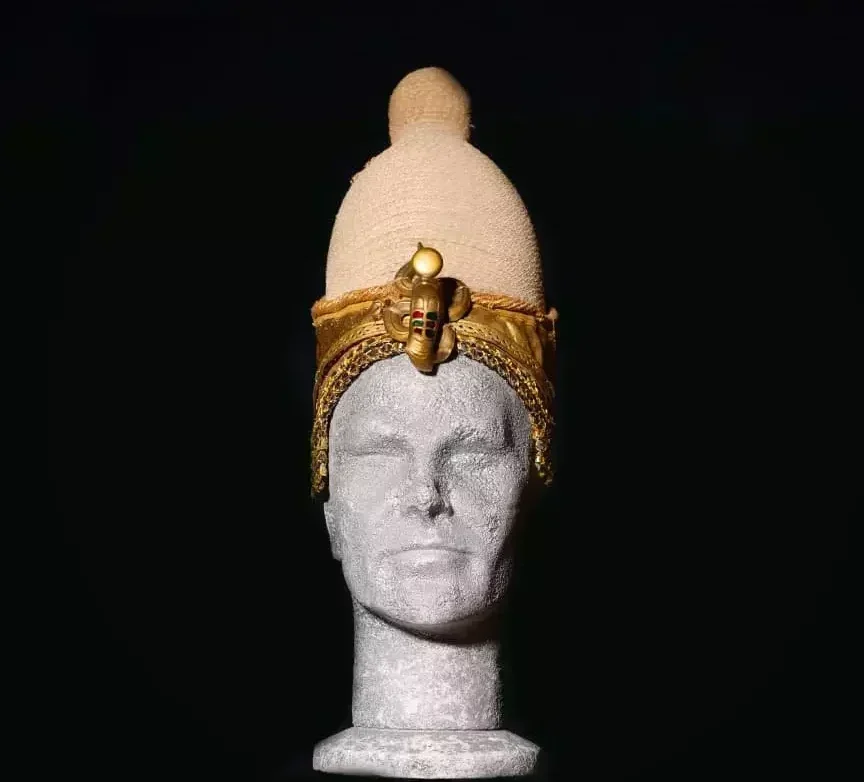 Copricapo da Faraone per Aida